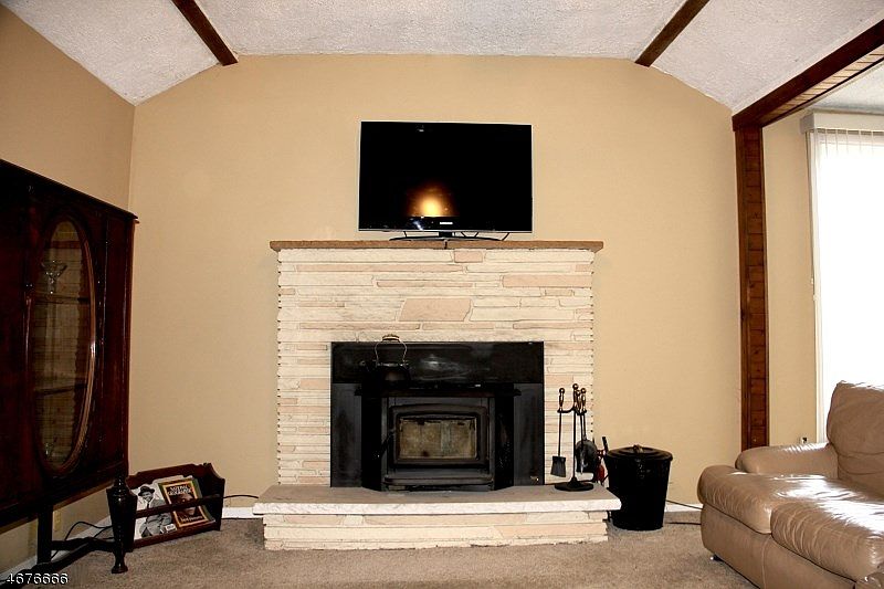 1st image of 3 Pochuck Dr