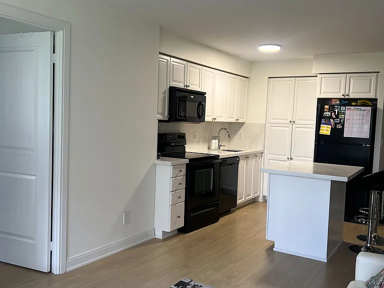 330 Burnhamthorpe Rd W #408 — Photo 5