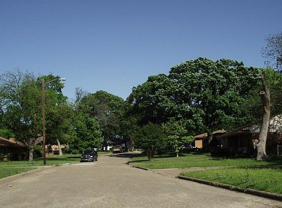 5th image of 3429 Holliday Dr