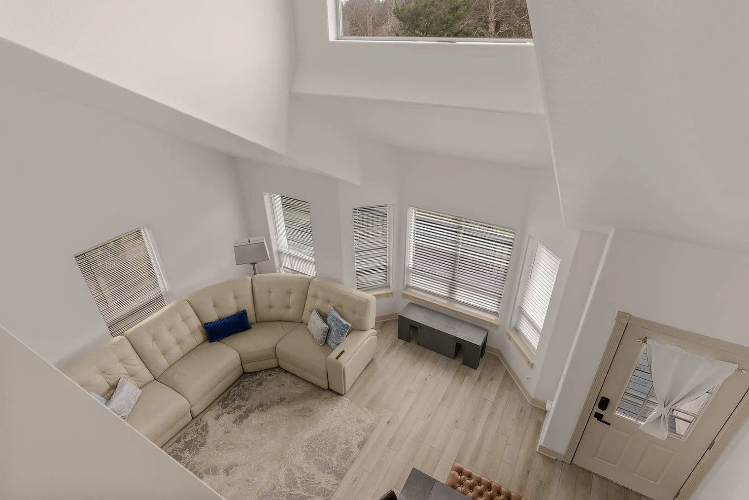 3 bed, 2.0 bath, 1496 sqft, $3,392 — Photo 3