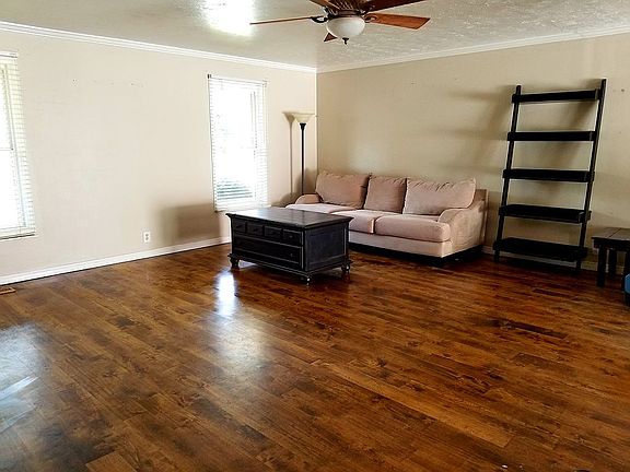 3rd image of 806 W Clover Blossom Cir