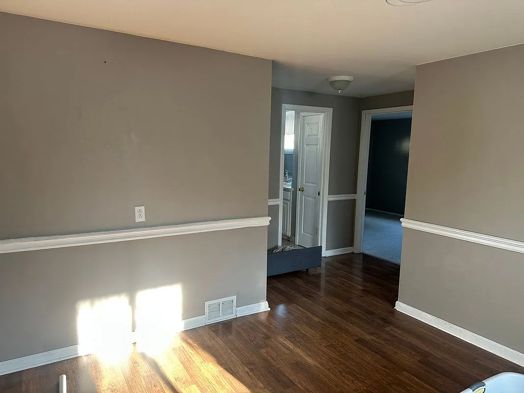 3 bed, 1.0 bath, 1190 sqft, $1,600 — Photo 4