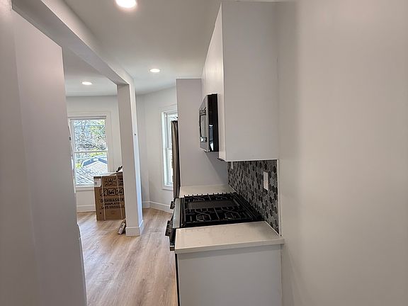 4th image of 99 Cedar Hill Ave #B