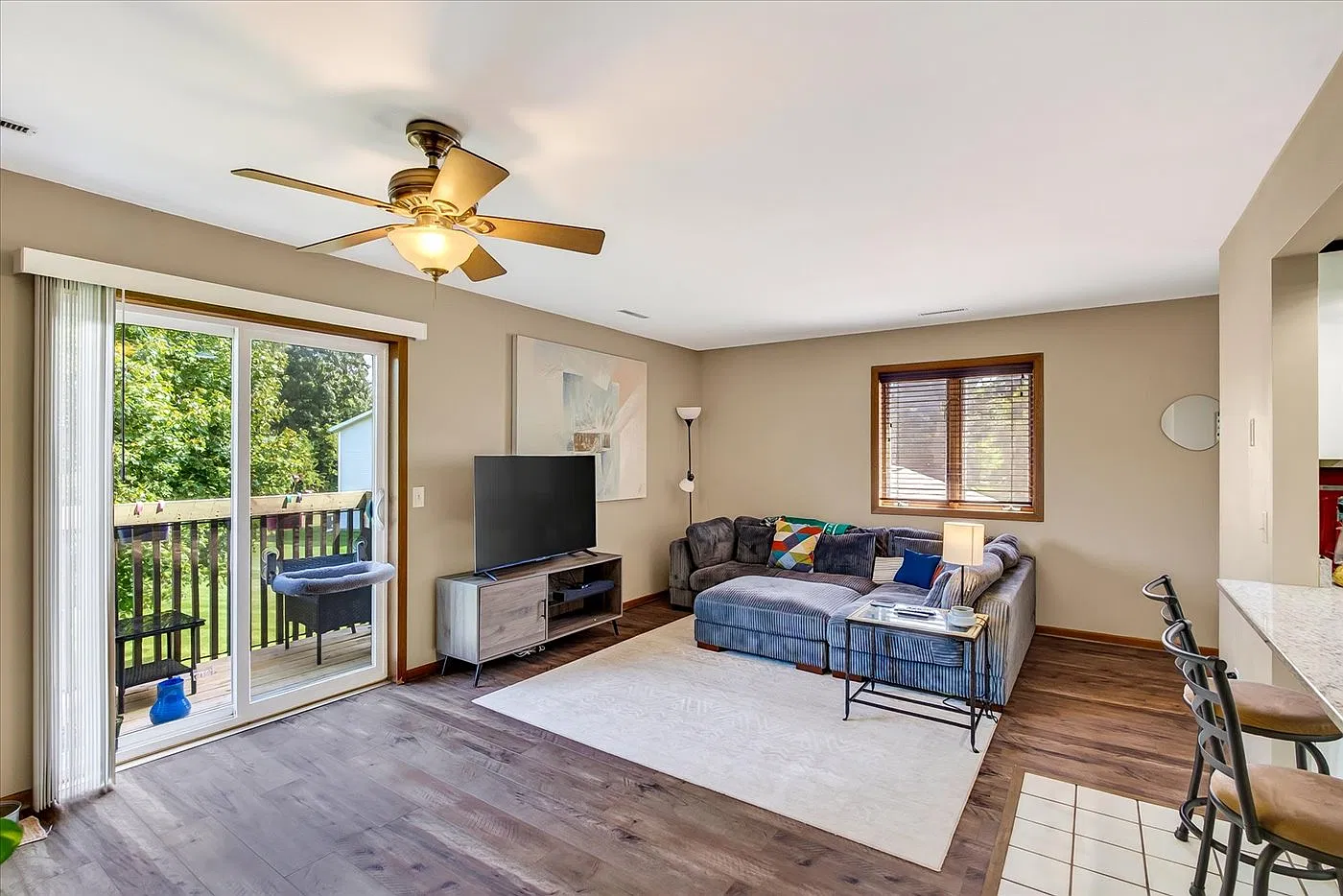 2 bed, 1046 sqft, $1,675 — Photo 4