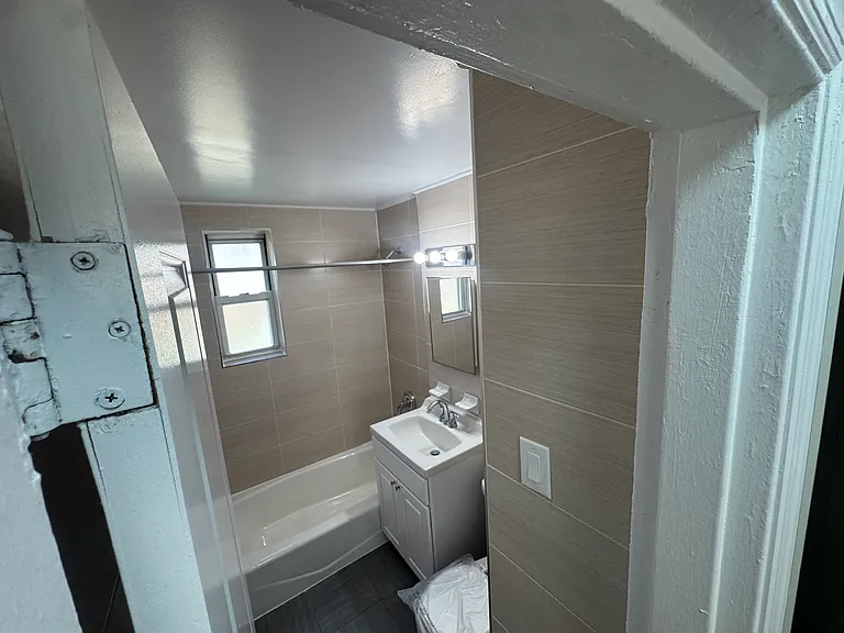 67-01 Cloverdale Blvd #2B — Photo 6