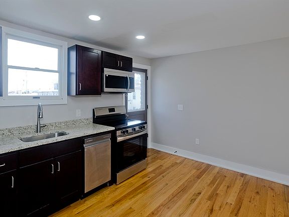 4th image of 13 Hampden St