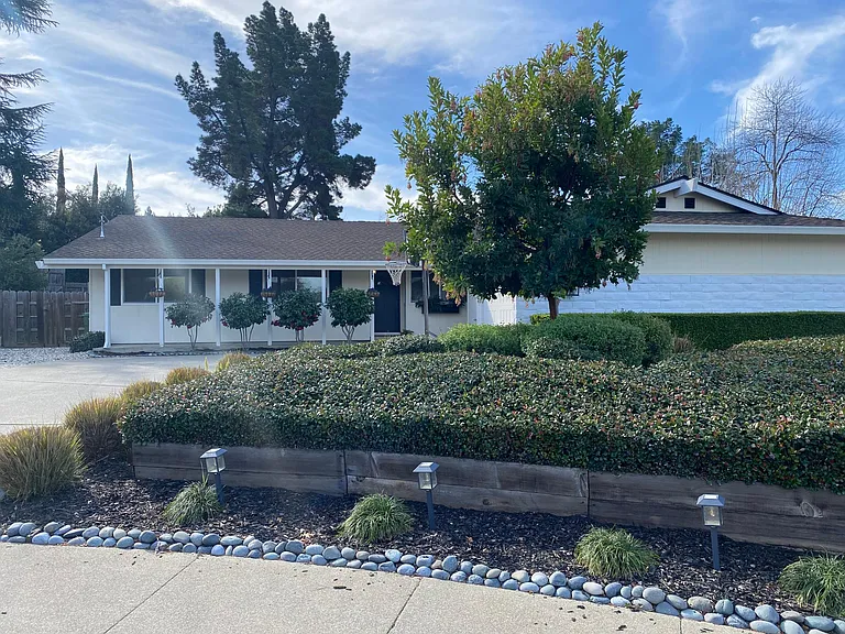 105 Torrey Pine Ct — Photo 1