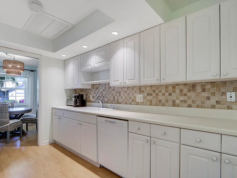8574 SE Seagrape Way — Photo 16
