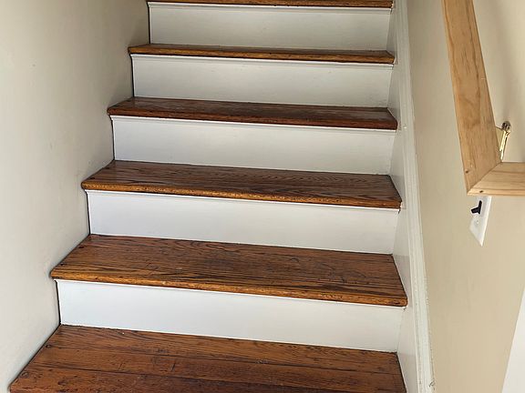 2nd image of 17 Loomis Ave #2