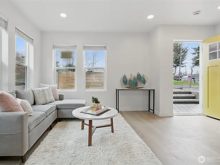 753 S Henderson St — Photo 1