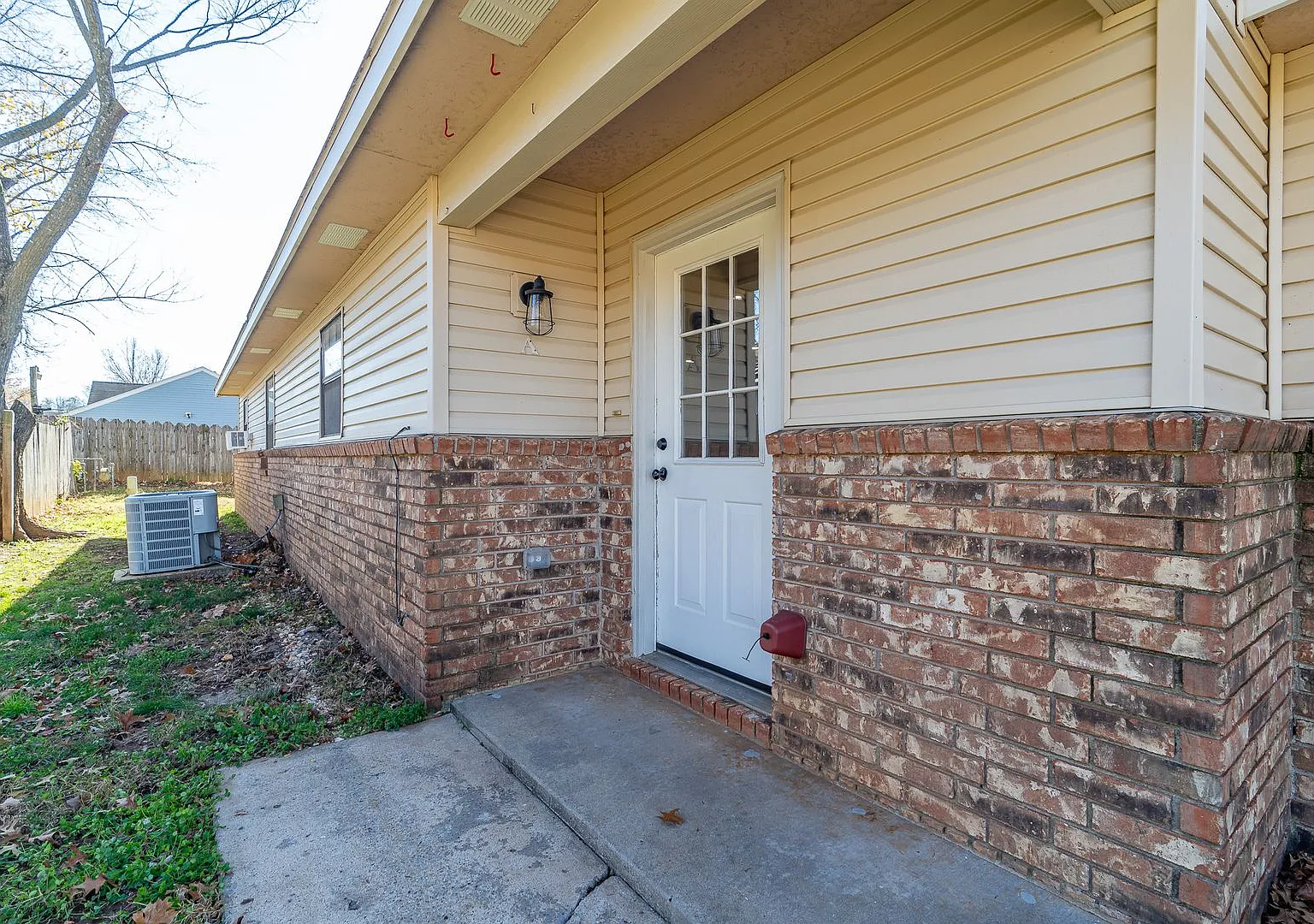 Updated 3-bedroom 1 bath Home in Springdale!! — Photo 1