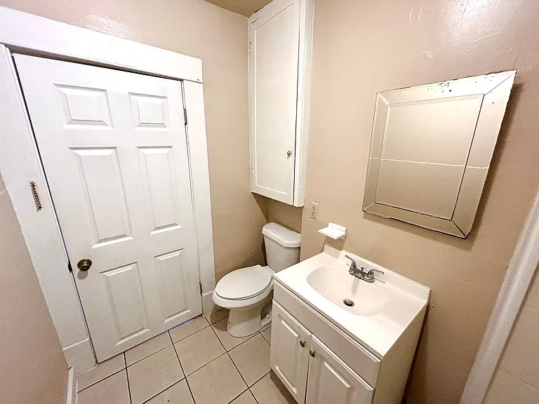 1137 W Ashby Pl #6 — Photo 6