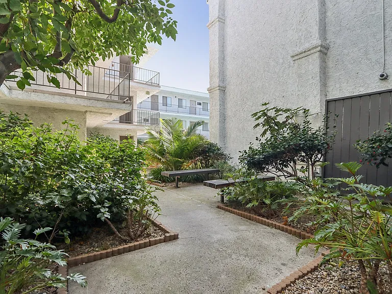 6300 Lankershim Blvd — Photo 18