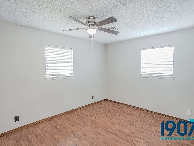 1618 Village Dr — Photo 16