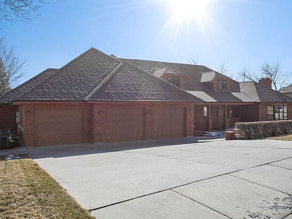 2nd image of 2920 Gregory Dr N