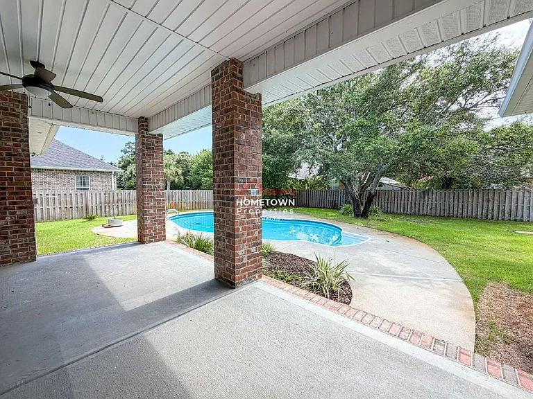 1467 W Shores Blvd — Photo 3