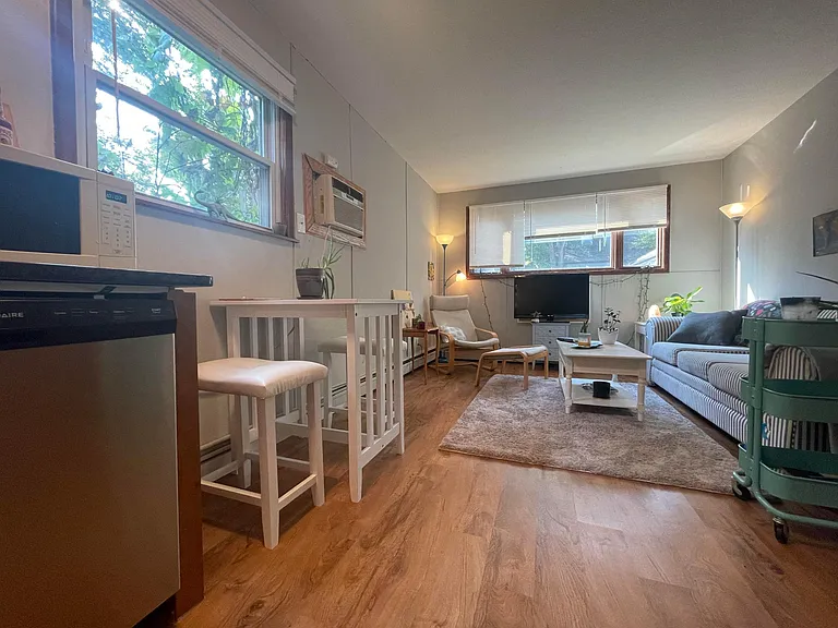 338 18th Ave NE #2 — Photo 3