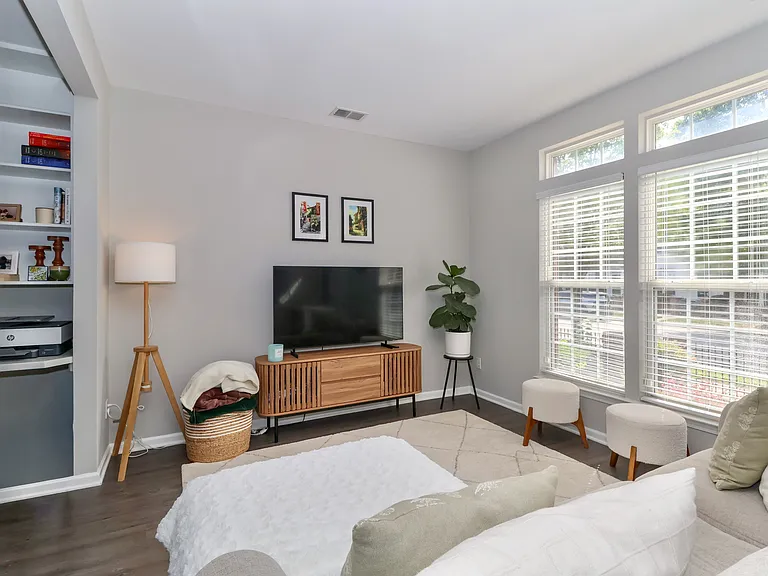 17633 Delmas Dr — Photo 34