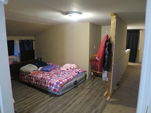 4th image of 202 Hackett Street