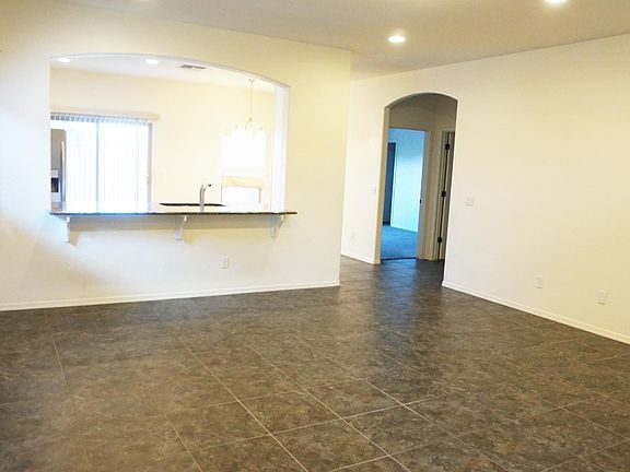 4th image of 4295 Kings Canyon Way