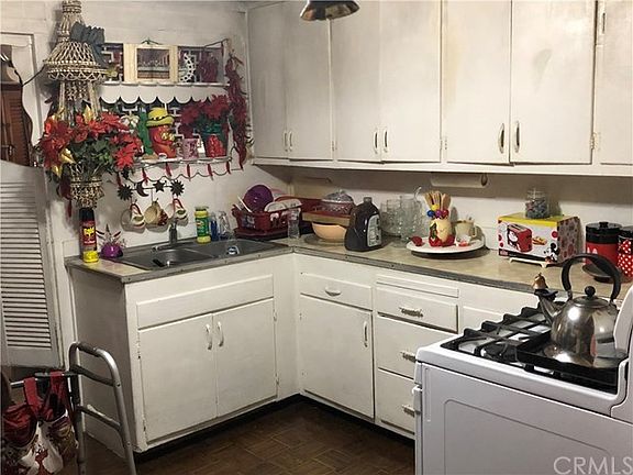 3rd image of 871 S Olive St