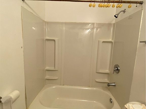 4th image of 819 Cedarwood Dr