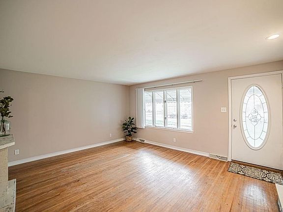 2nd image of 203 Medina St