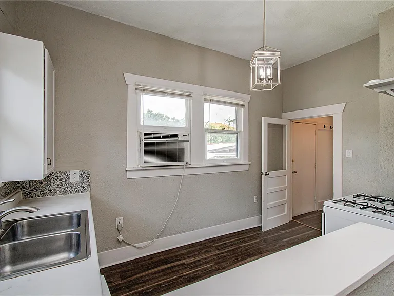 901 Boundary St — Photo 16