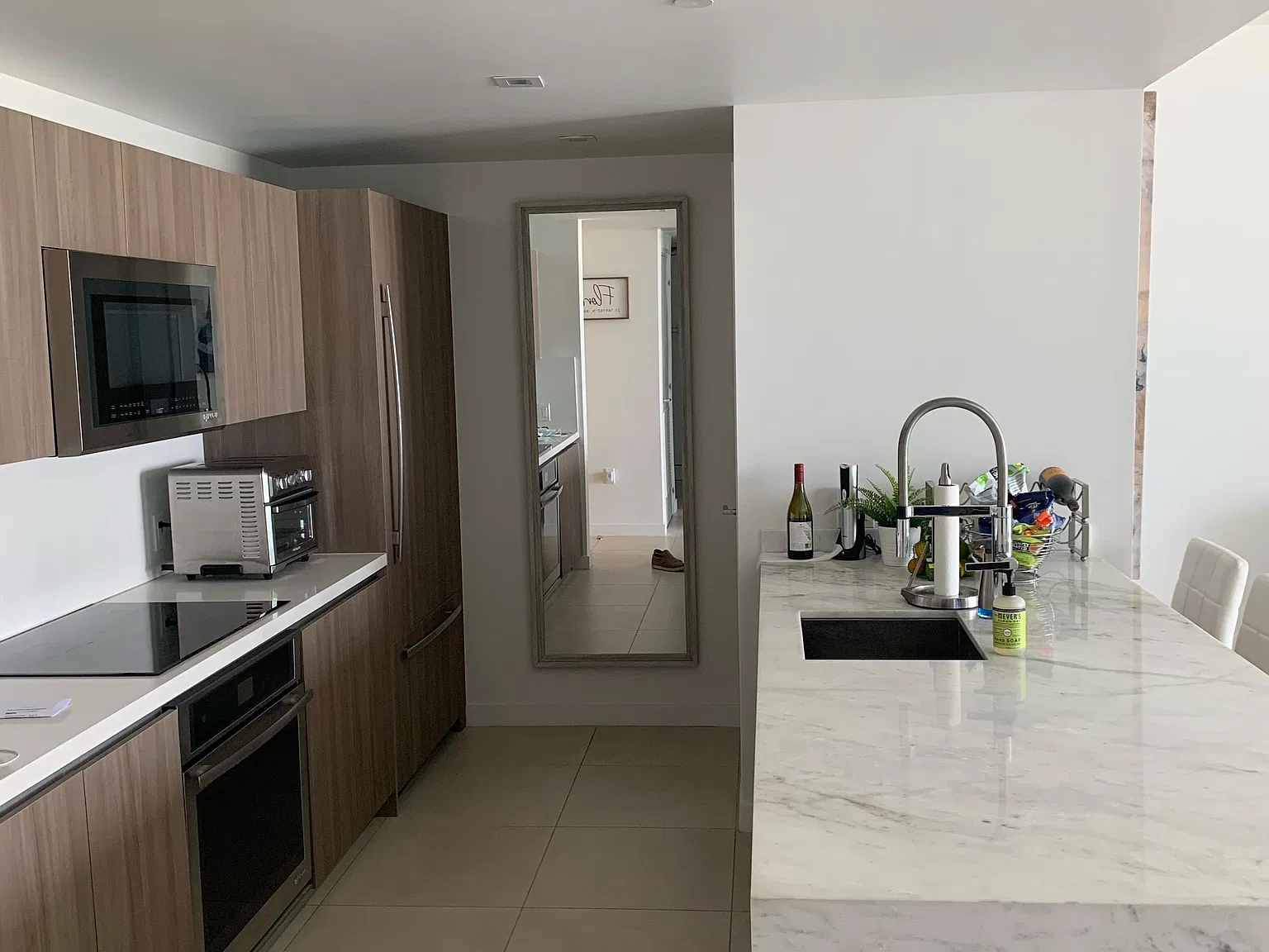 1 bed, 821 sqft, $4,100 — Photo 2
