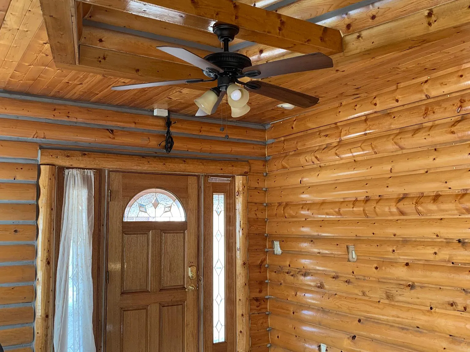 3 bed, 1200 sqft, $2,700 — Photo 2