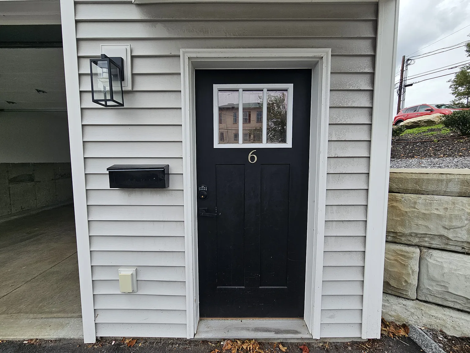 3 bed, 1.5 bath, 2100 sqft, $2,700 — Photo 2