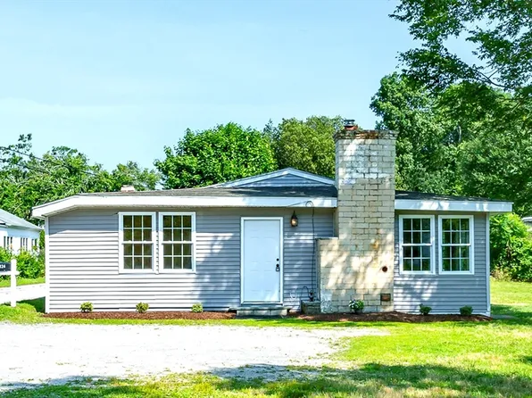 120-120 & 124 Pelletier Ln, Tiverton, RI 02878