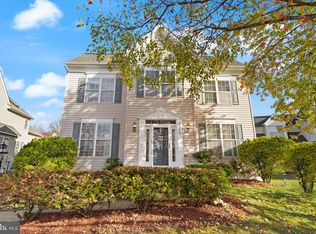 25336 Ripleys Field Dr, Chantilly, VA 20152