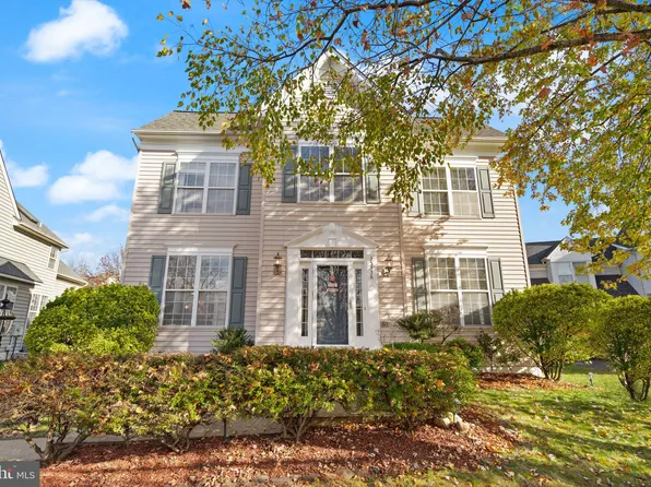 25336 Ripleys Field Dr, Chantilly, VA 20152