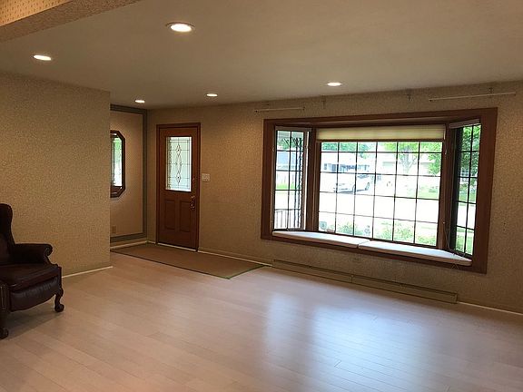 5th image of 1761 Chateau Dr