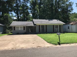 929 Guam St, Wake Village, TX 75501