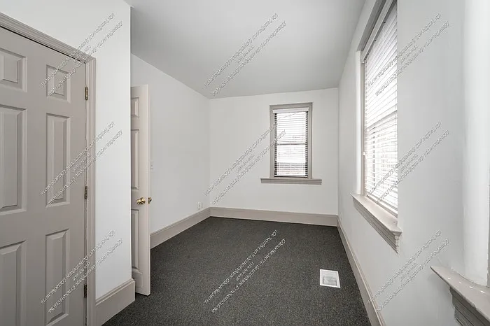 211 W 9th St #5 — Photo 3