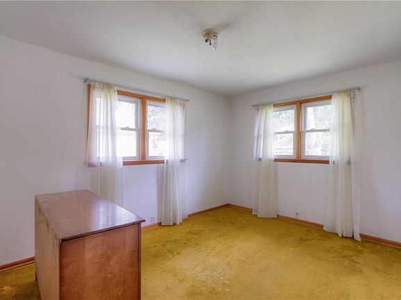 5th image of 540 Masten St