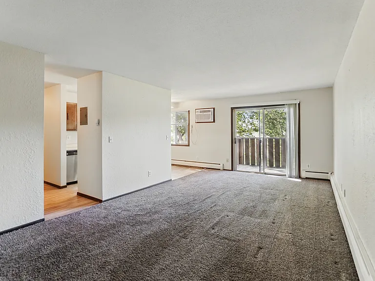 North Shore Apartments — Photo 14
