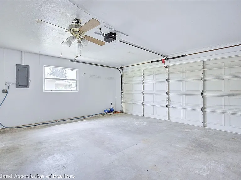 1602 Carrington Ave — Photo 16