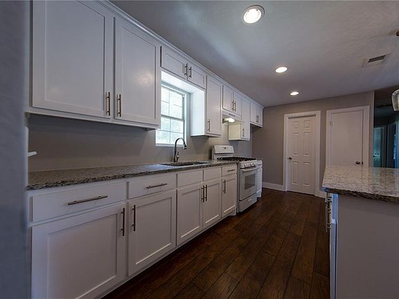 3rd image of 515 Corta Dr