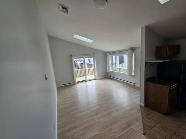 1029 Iyannough Rd APT 1D, Hyannis, MA 02601