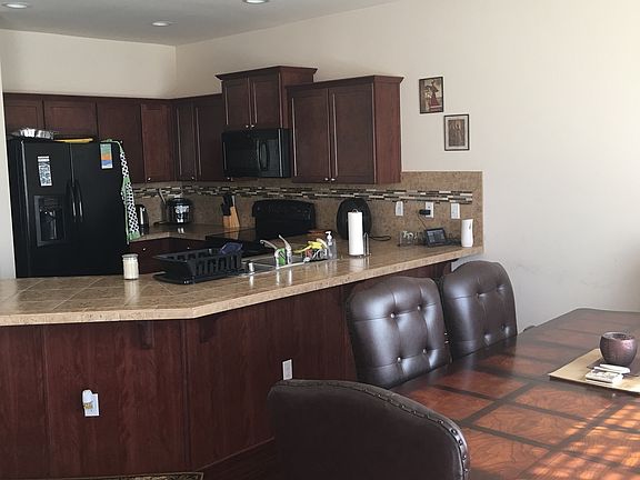 4th image of 19518 24th Ave E