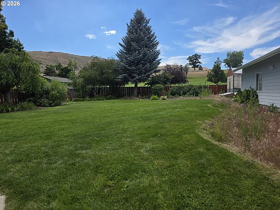 5th image of 495 Foothill Dr