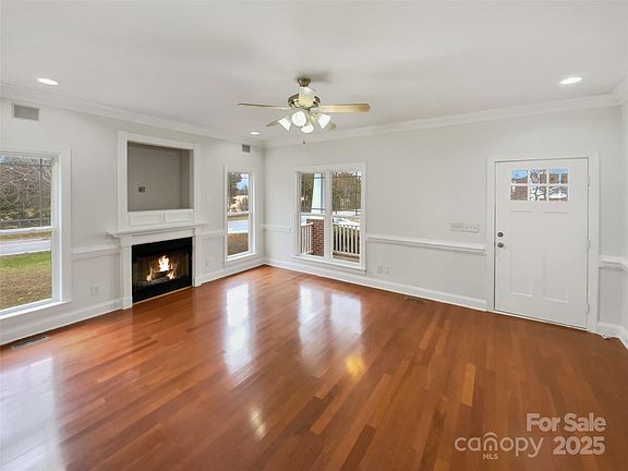 3rd image of 104 Tarrington Dr