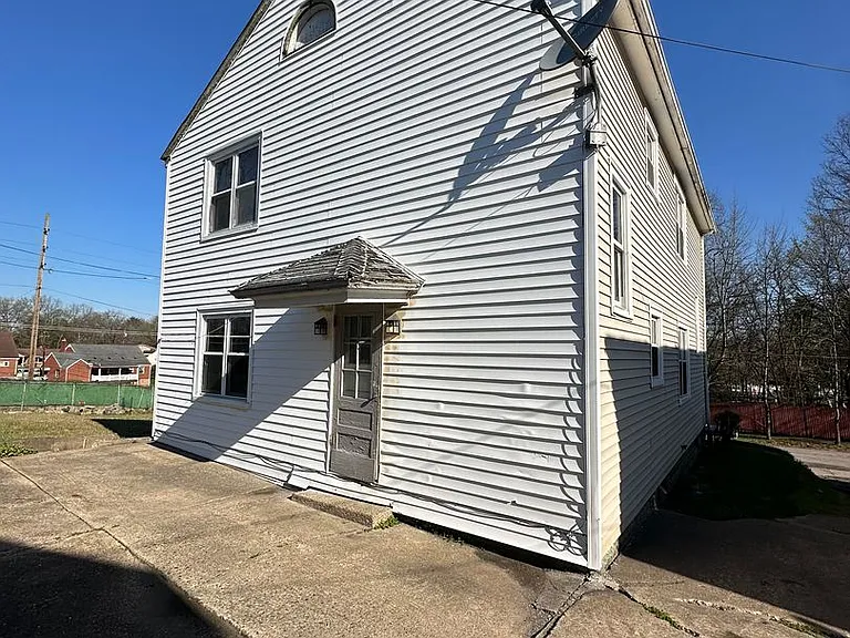 1652 Roosevelt Ave — Photo 11