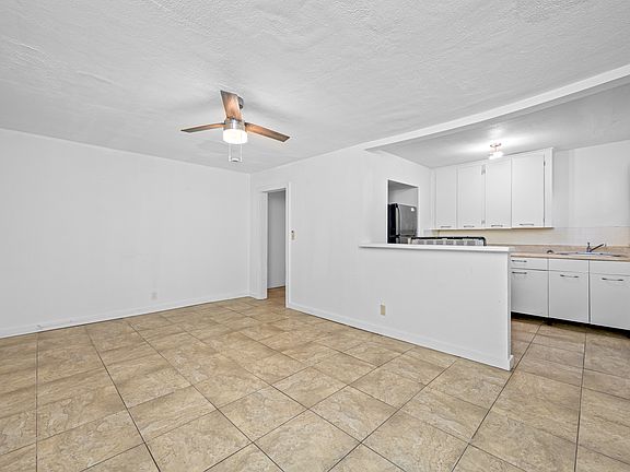 3rd image of 670 23rd Ave S