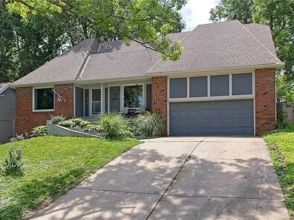 8234 Parkhill Cir, Lenexa, KS 66215