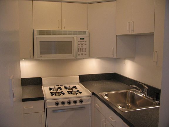 2nd image of 4401 Lee Hwy APT 73