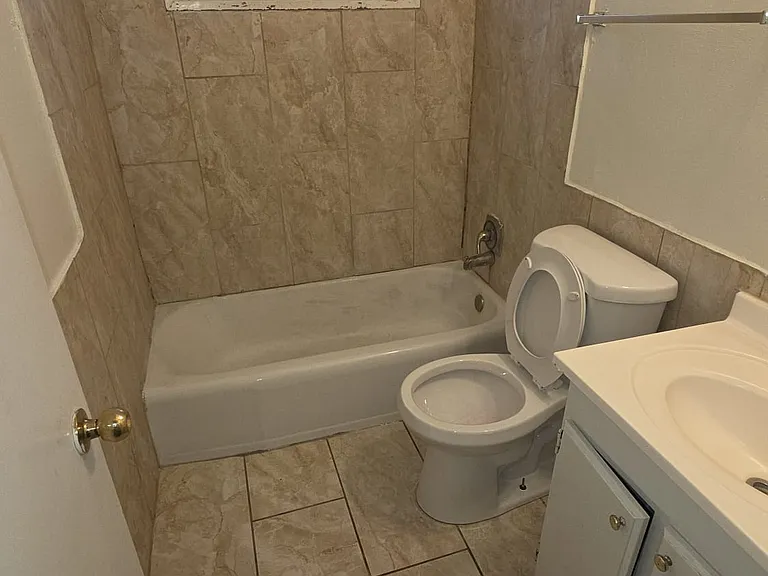 2121 Allied Dr #4 — Photo 6
